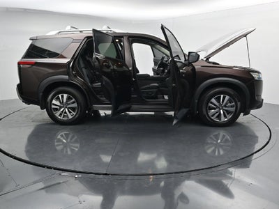 2022 Nissan Pathfinder SL