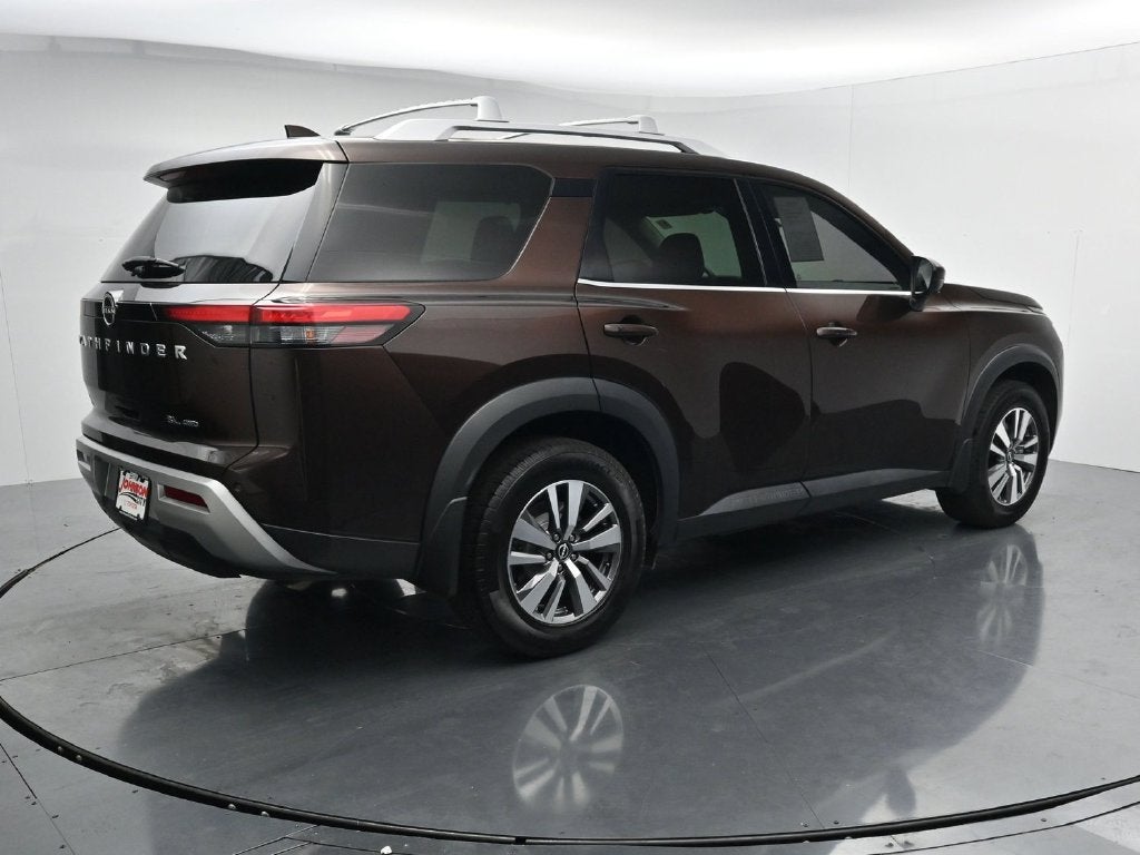 2022 Nissan Pathfinder SL