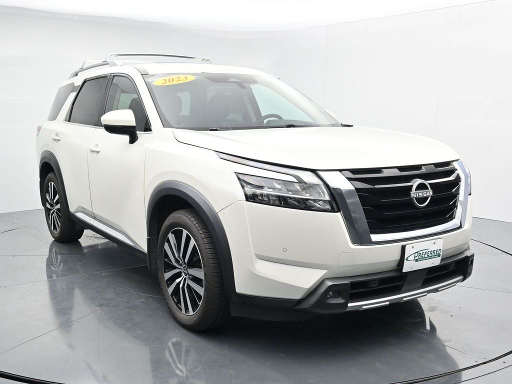 2023 Nissan Pathfinder Platinum 4WD's photo