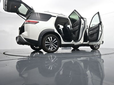 2023 Nissan Pathfinder Platinum