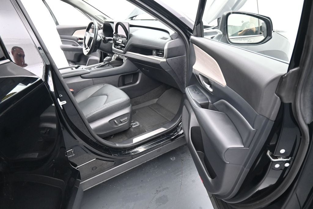 2024 Toyota Grand Highlander Platinum 3rd Row! Cooled Rear Seats!