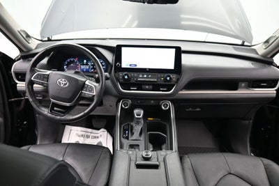 2024 Toyota Grand Highlander Platinum 3rd Row! Cooled Rear Seats!