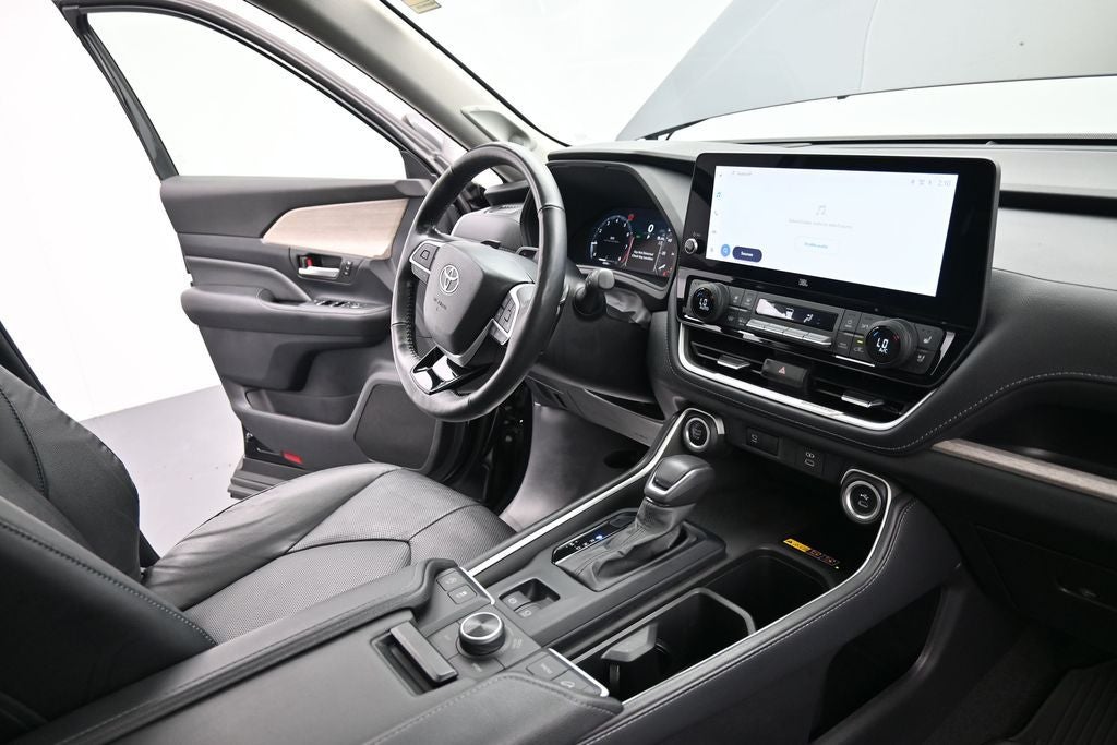 2024 Toyota Grand Highlander Platinum 3rd Row! Cooled Rear Seats!