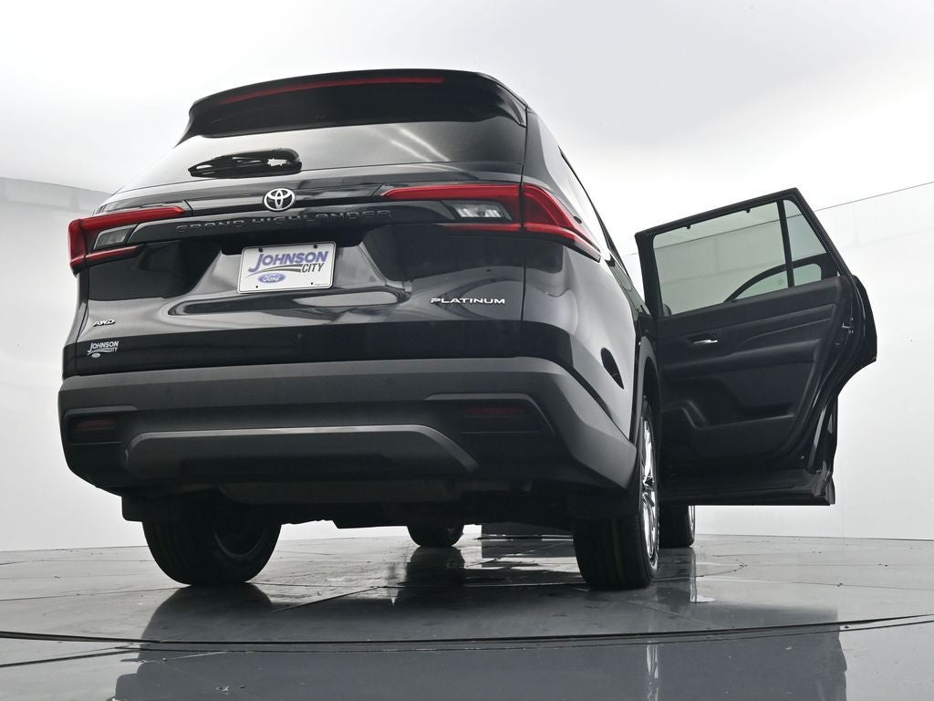 2024 Toyota Grand Highlander Platinum 3rd Row! Cooled Rear Seats!