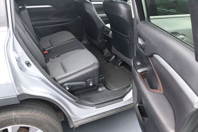 2016 Toyota Highlander LE Plus V6
