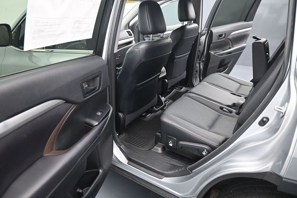 2016 Toyota Highlander LE Plus V6