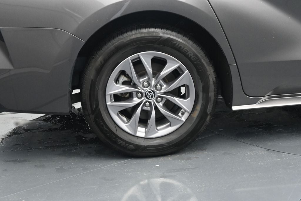 2022 Toyota Sienna LE 8 Passenger