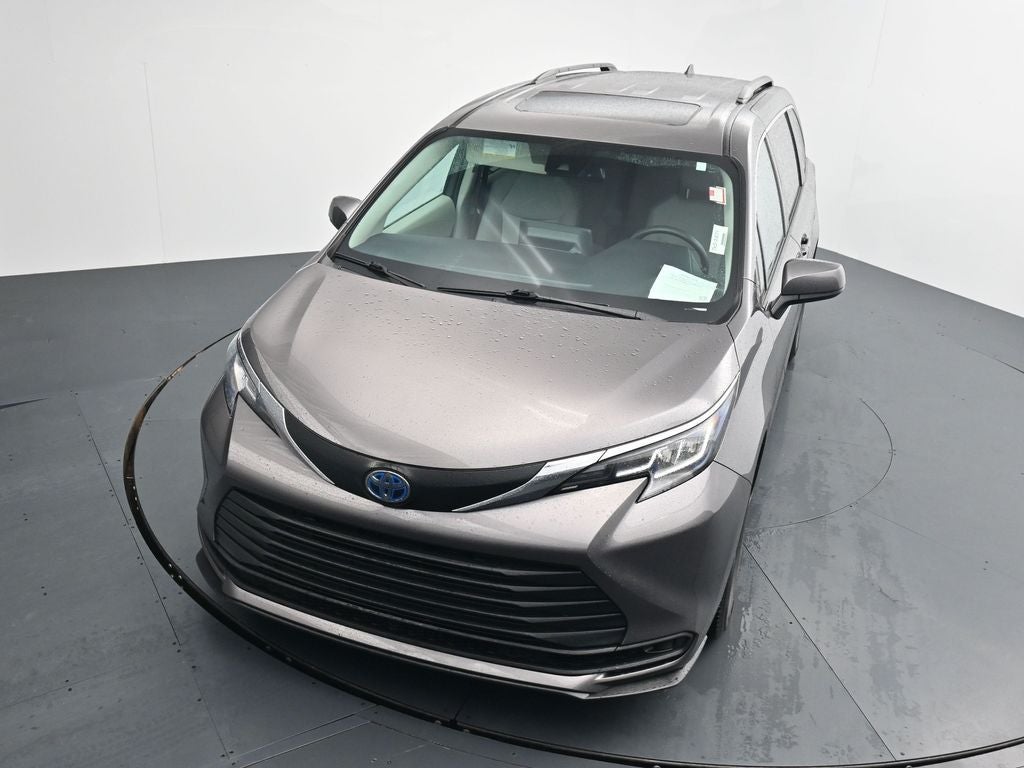 2022 Toyota Sienna LE 8 Passenger