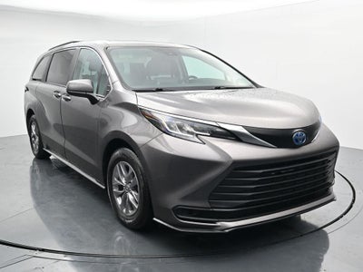 2022 Toyota Sienna LE 8 Passenger