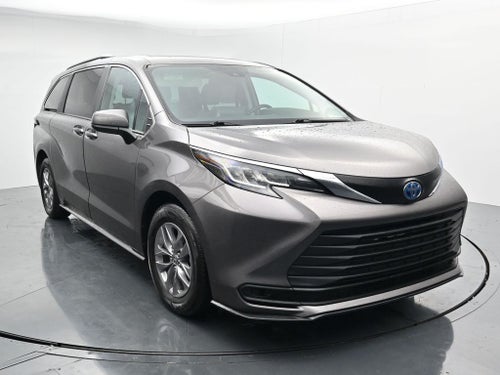 2022 Toyota Sienna LE 8 Passenger