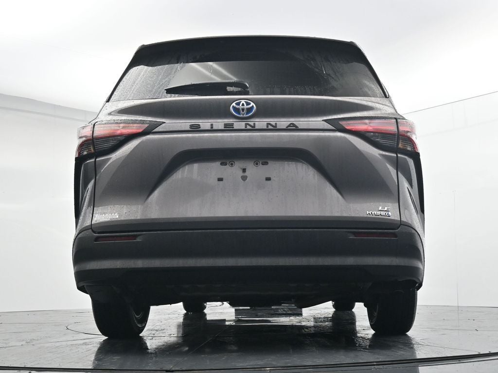 2022 Toyota Sienna LE 8 Passenger