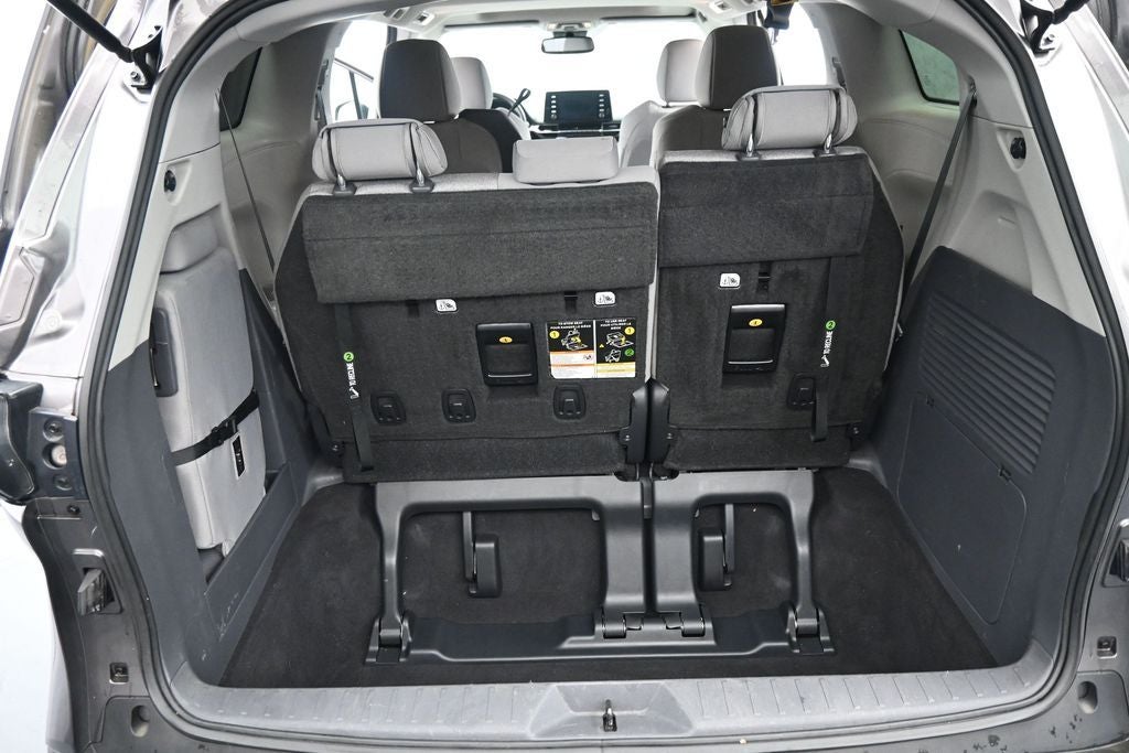 2022 Toyota Sienna LE 8 Passenger