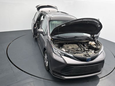 2022 Toyota Sienna LE 8 Passenger