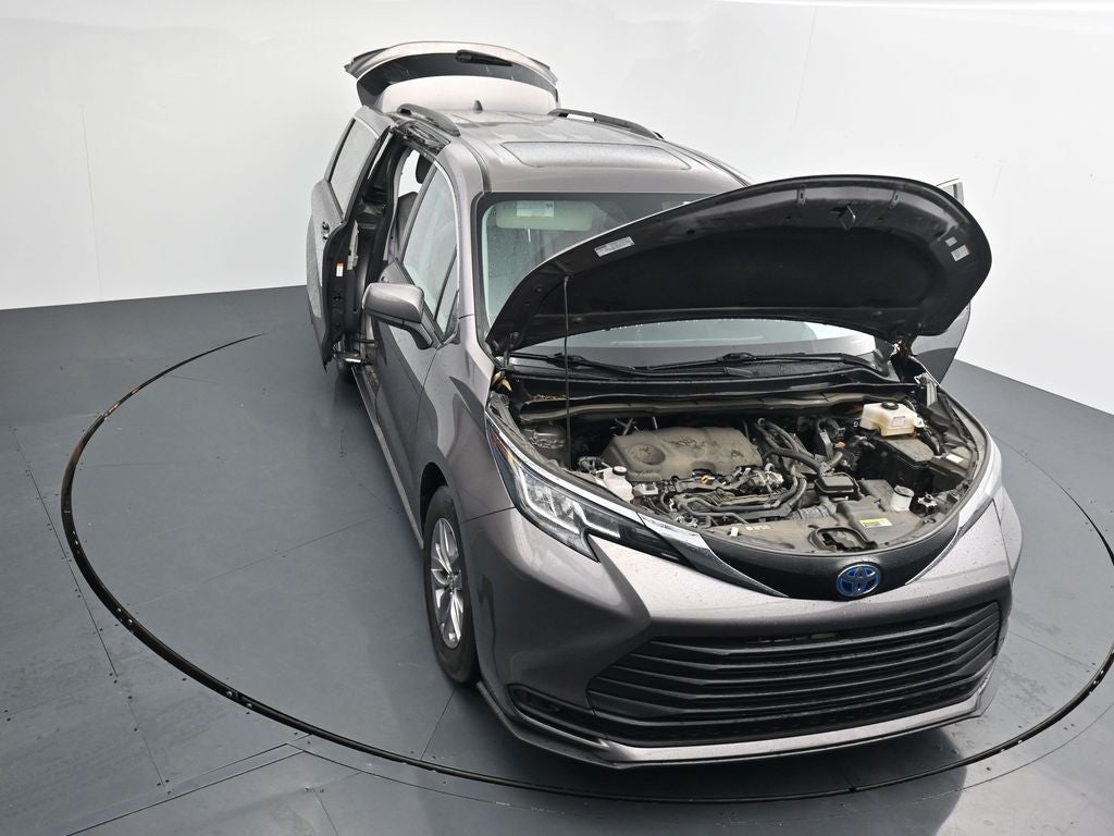2022 Toyota Sienna LE 8 Passenger