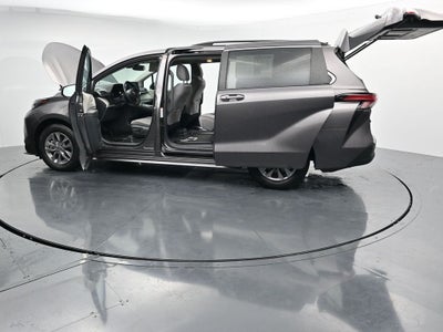 2022 Toyota Sienna LE 8 Passenger