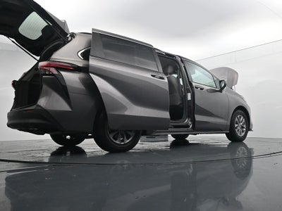 2022 Toyota Sienna LE 8 Passenger