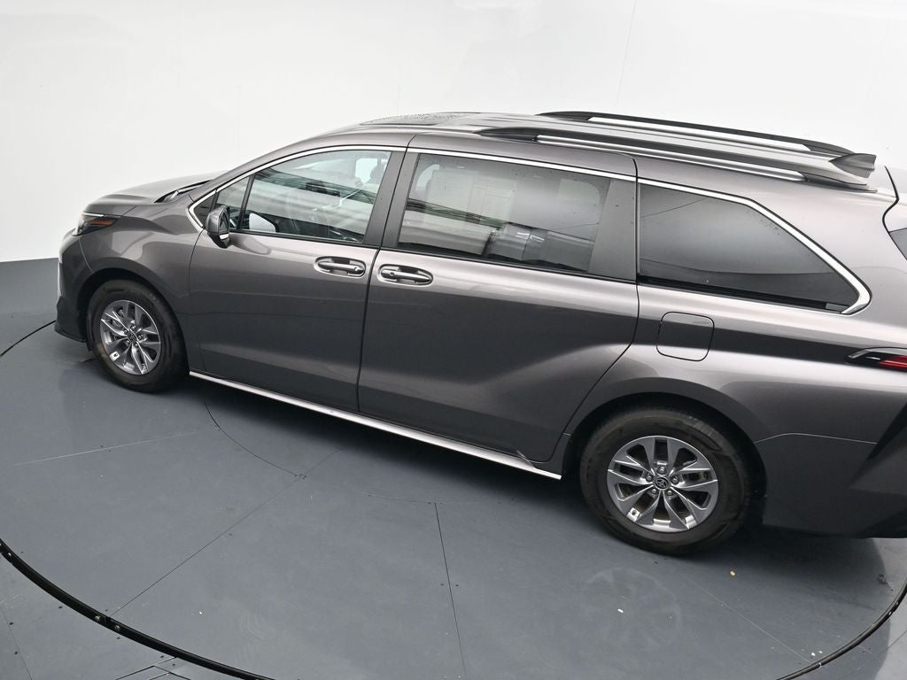 2022 Toyota Sienna LE 8 Passenger