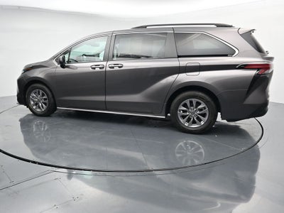 2022 Toyota Sienna LE 8 Passenger