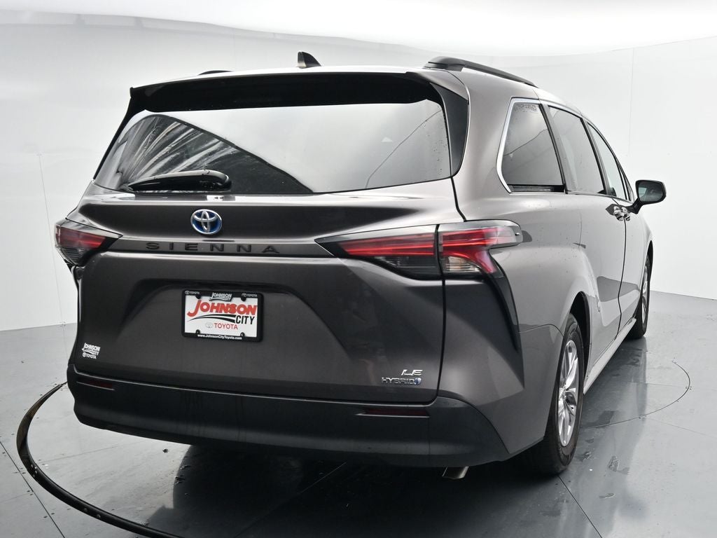 2022 Toyota Sienna LE 8 Passenger