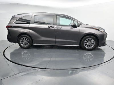 2022 Toyota Sienna LE 8 Passenger