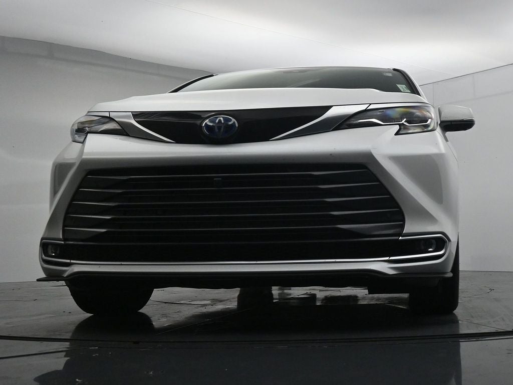 2025 Toyota Sienna Platinum 7 Passenger
