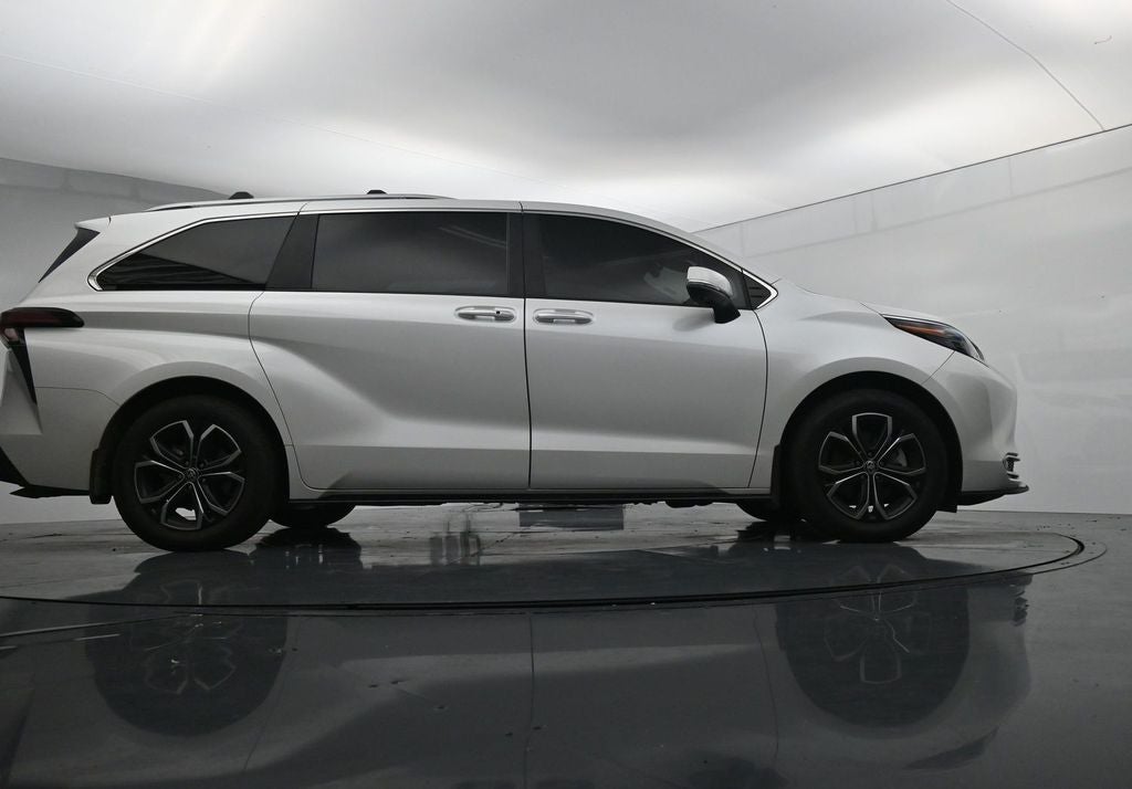2025 Toyota Sienna Platinum 7 Passenger