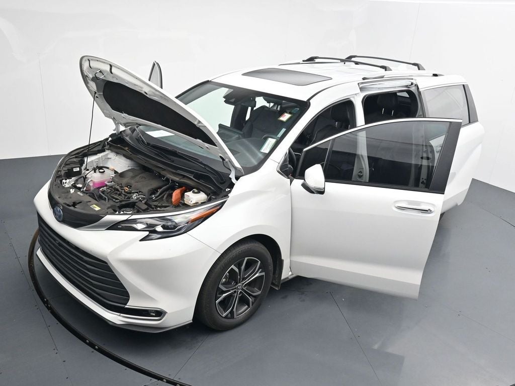 2025 Toyota Sienna Platinum 7 Passenger