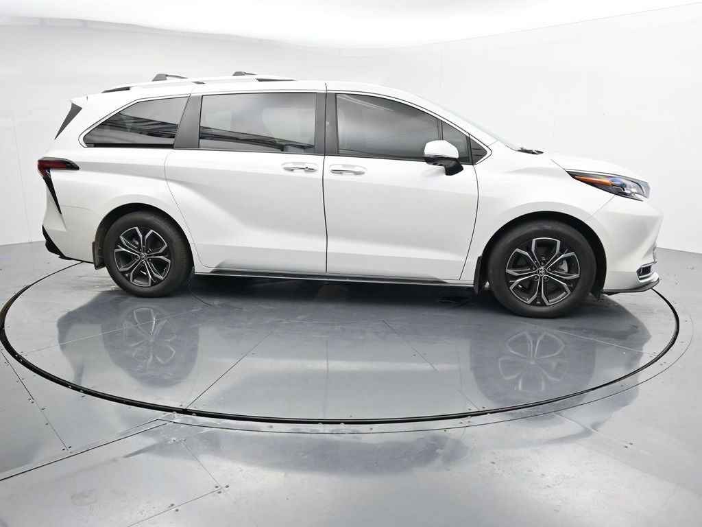 2025 Toyota Sienna Platinum 7 Passenger
