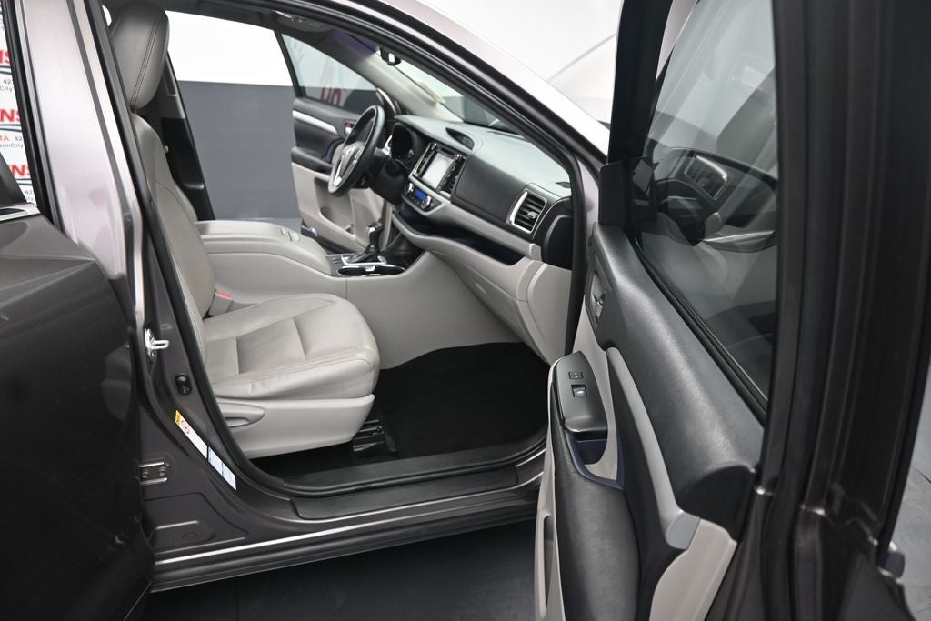 2016 Toyota Highlander XLE V6