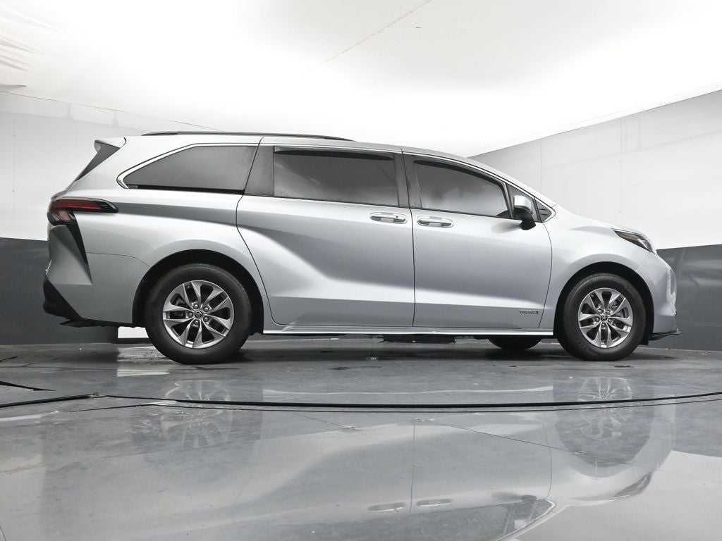 2021 Toyota Sienna XLE 7 Passenger