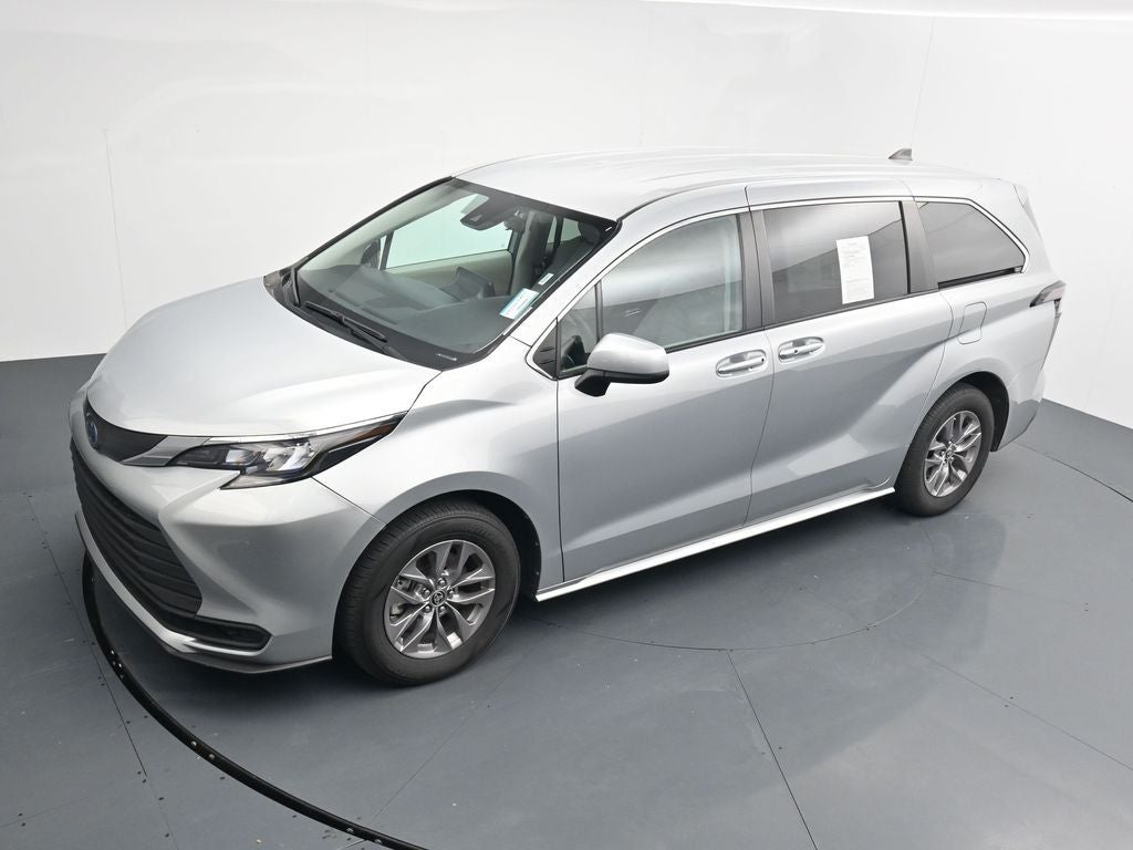 2024 Toyota Sienna LE 8 Passenger