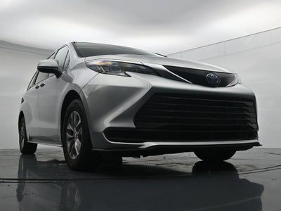 2024 Toyota Sienna LE 8 Passenger