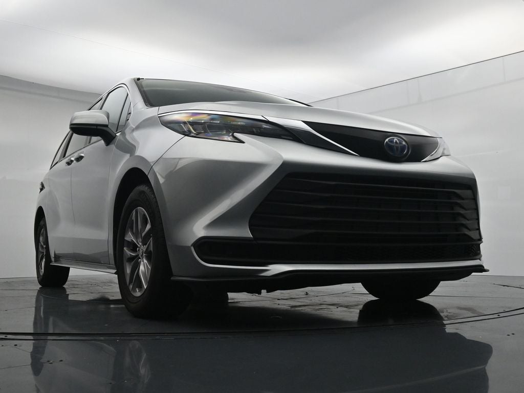 2024 Toyota Sienna LE 8 Passenger