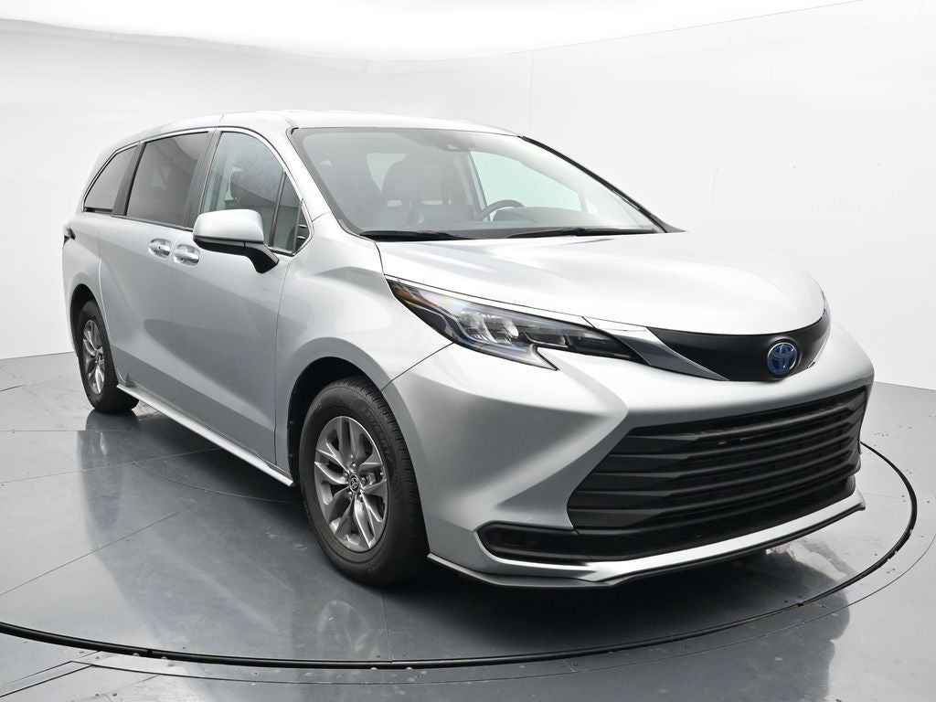 2024 Toyota Sienna LE 8 Passenger