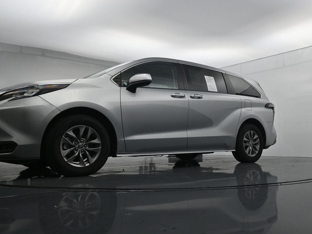 2024 Toyota Sienna LE 8 Passenger
