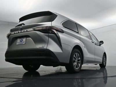 2024 Toyota Sienna LE 8 Passenger