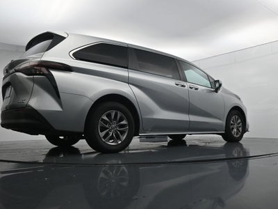 2024 Toyota Sienna LE 8 Passenger