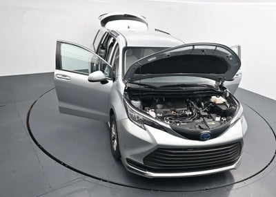 2024 Toyota Sienna LE 8 Passenger