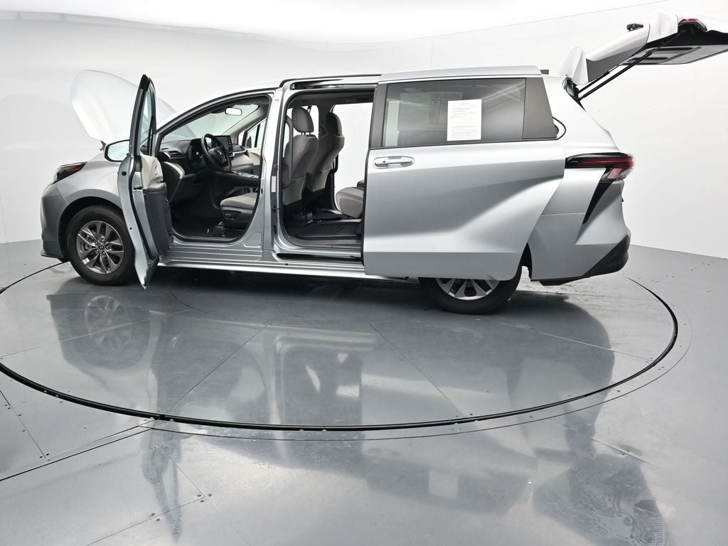 2024 Toyota Sienna LE 8 Passenger