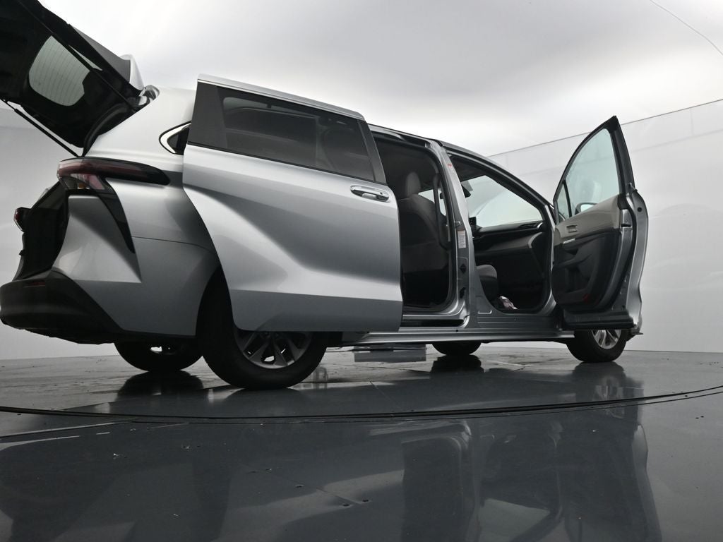 2024 Toyota Sienna LE 8 Passenger