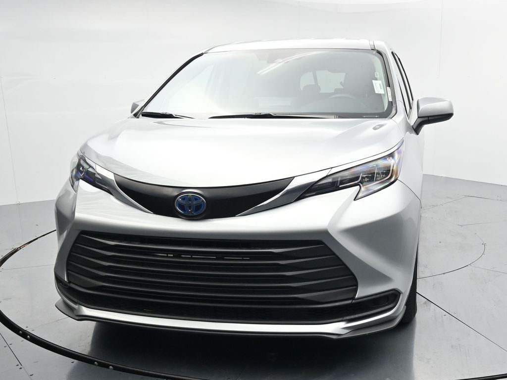 2024 Toyota Sienna LE 8 Passenger