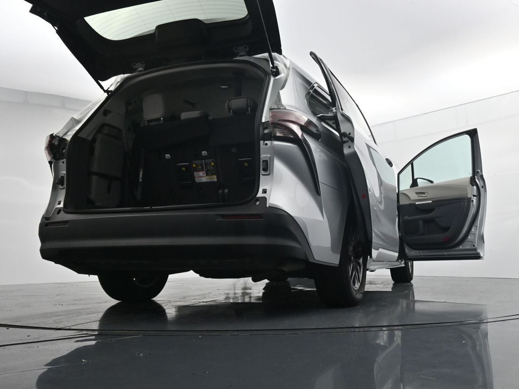 2024 Toyota Sienna LE 8 Passenger