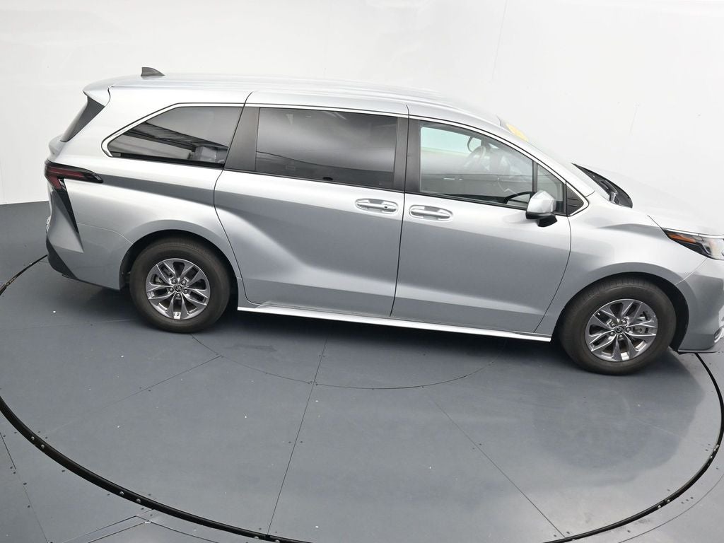 2024 Toyota Sienna LE 8 Passenger