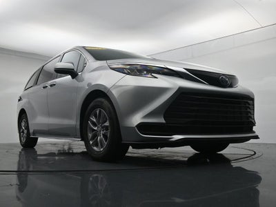 2024 Toyota Sienna LE 8 Passenger