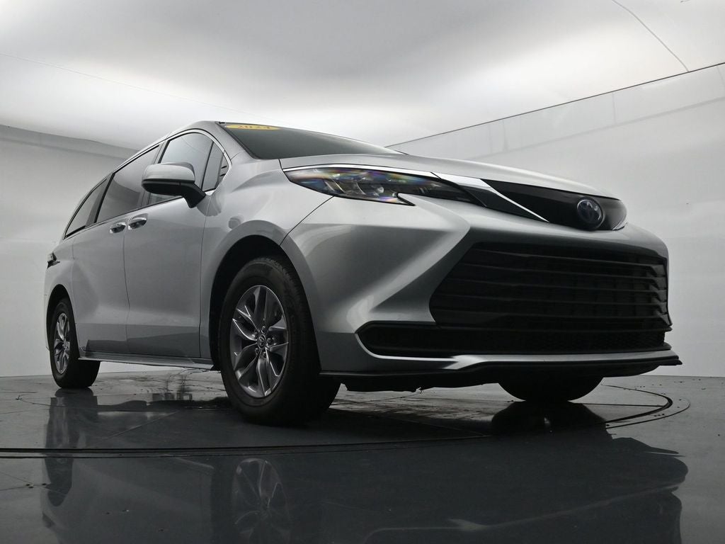 2024 Toyota Sienna LE 8 Passenger