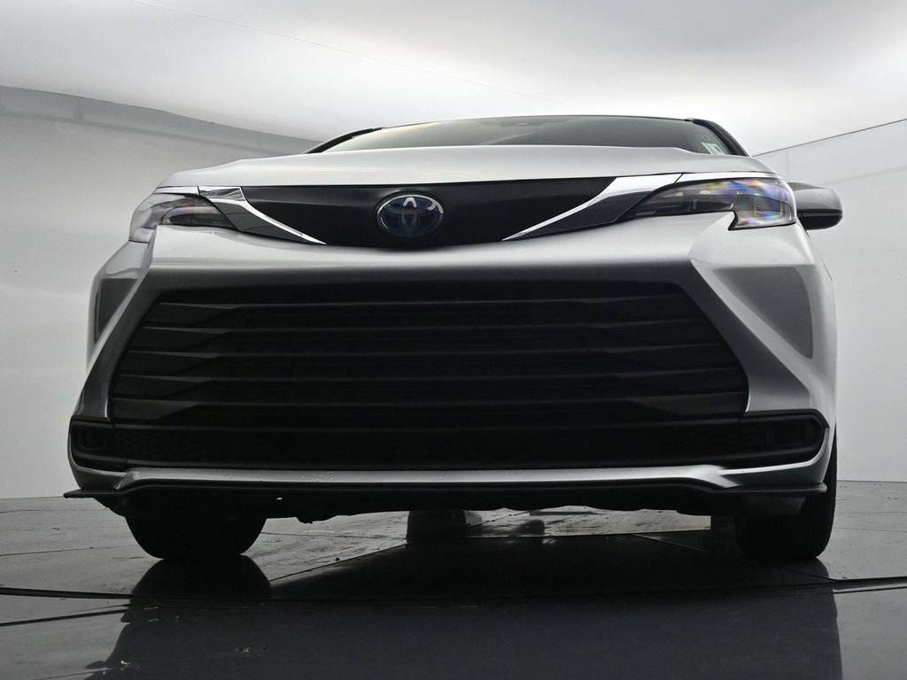 2024 Toyota Sienna LE 8 Passenger