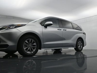 2024 Toyota Sienna LE 8 Passenger