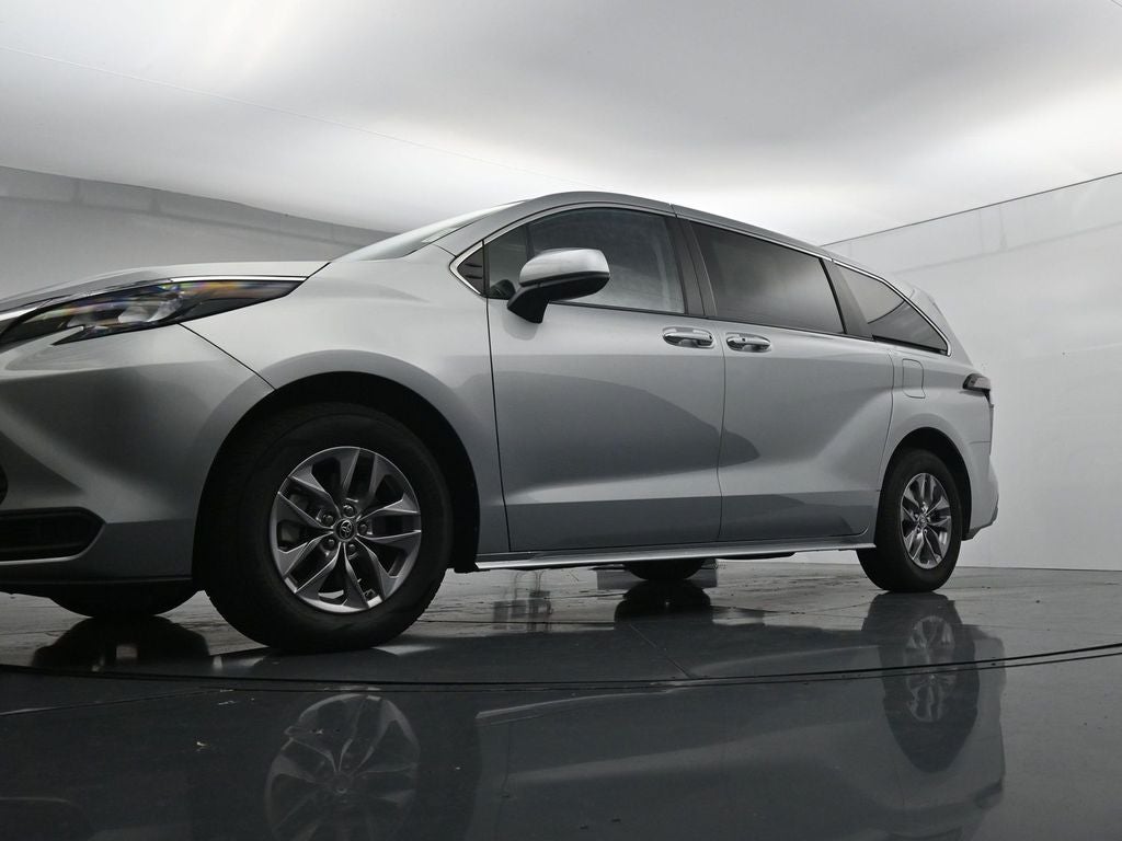 2024 Toyota Sienna LE 8 Passenger