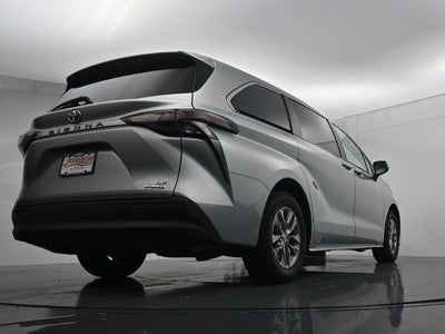 2024 Toyota Sienna LE 8 Passenger