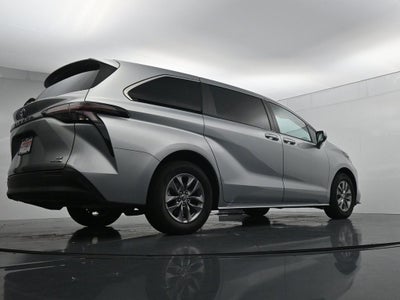 2024 Toyota Sienna LE 8 Passenger